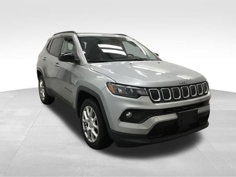 Used 2022 Jeep Compass Latitude w/ Sun and Sound Group image 3