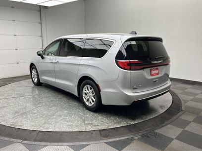 Used 2024 Chrysler Pacifica Touring-L