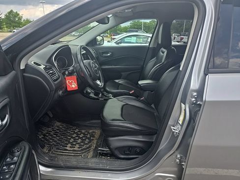 Used 2018 Jeep Compass Latitude w/ Popular Equipment Group AWD/4WD image 3