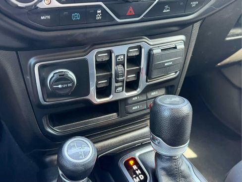 Used 2023 Jeep Wrangler Unlimited w/ Cold Weather Group AWD/4WD image 20