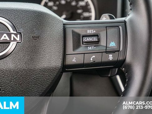 Used 2025 Nissan Rogue SV image 30