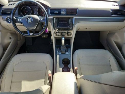 Used 2017 Volkswagen Passat 1.8T R-Line image 2