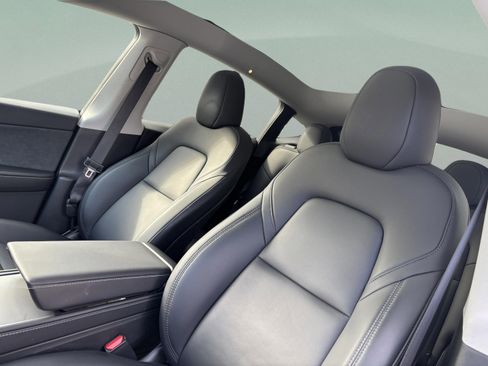Used 2024 Tesla Model Y Long Range image 19