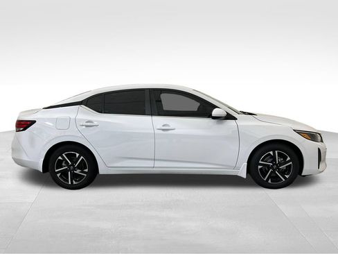 Used 2024 Nissan Sentra SV FWD image 7