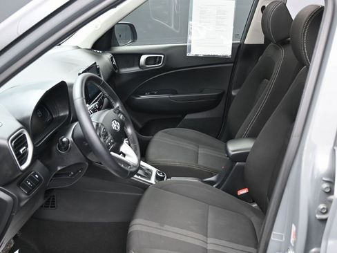 Used 2023 Hyundai Venue SEL image 17