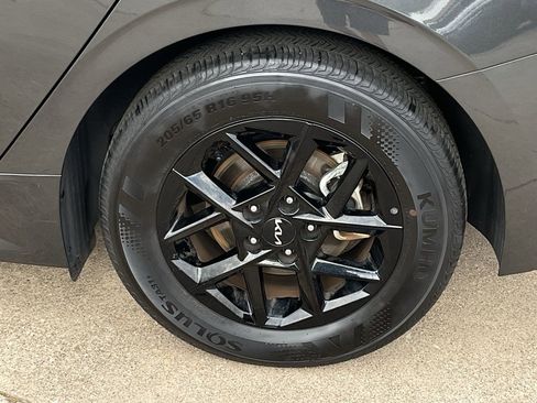 Used 2025 Kia K5 LXS image 8