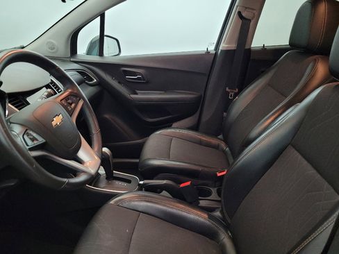 Used 2018 Chevrolet Trax LT w/ LT Convenience Package FWD image 17