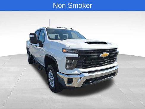Used 2025 Chevrolet Silverado 3500 W/T AWD/4WD image 8
