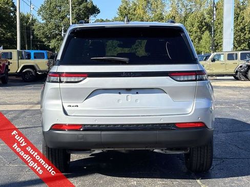 New 2025 Jeep Grand Cherokee Altitude image 38