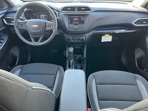 Used 2023 Chevrolet TrailBlazer LT FWD image 11