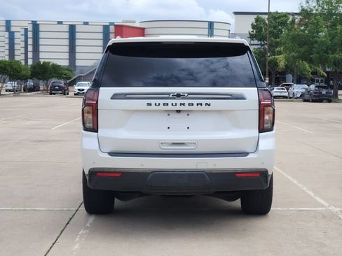 Used 2022 Chevrolet Suburban Z71 w/ Luxury Package AWD/4WD image 7