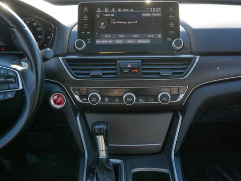 Used 2018 Honda Accord Touring image 15