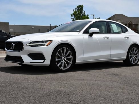 Used 2020 Volvo S60 T6 Momentum w/ Premium Package AWD/4WD image 3