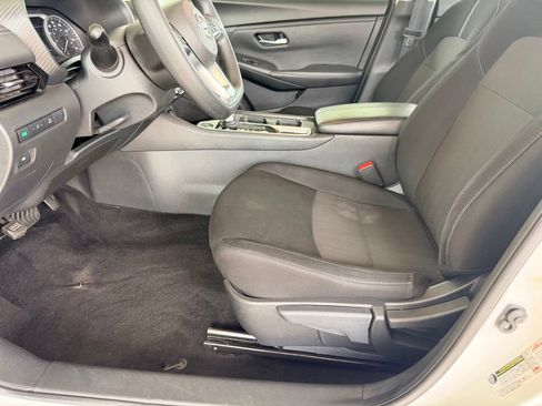 Used 2024 Nissan Sentra SV FWD image 13