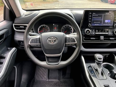 Used 2022 Toyota Highlander L image 8