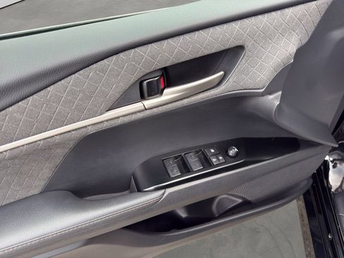 Used 2025 Toyota Camry XLE AWD/4WD image 16