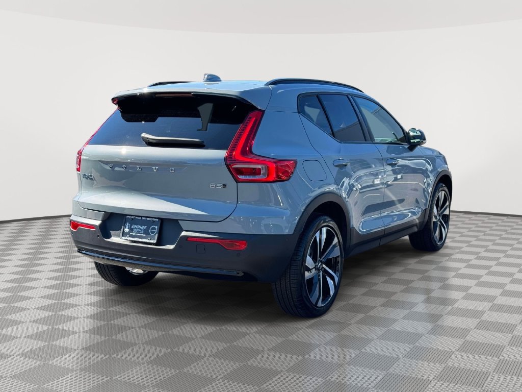 Used 2026 Volvo XC40 B5 Ultra w/ Climate Package AWD/4WD image 4