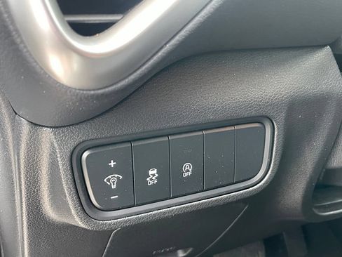 Used 2025 Kia Soul LX w/ LX Technology Package FWD image 8