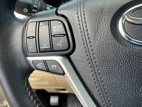 Used 2016 Toyota Highlander Limited AWD/4WD image 12