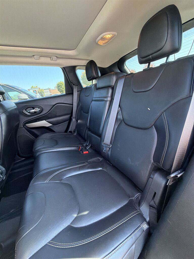 Used 2018 Jeep Cherokee Limited AWD/4WD image 6