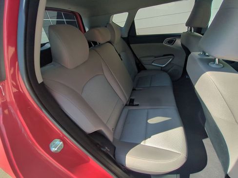 Used 2024 Kia Soul LX FWD image 31