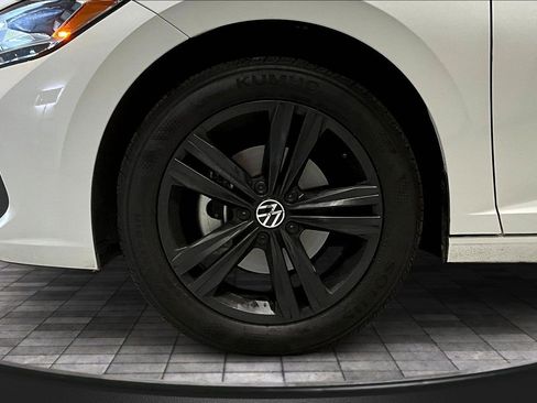 Used 2023 Volkswagen Jetta SE image 32