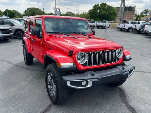 Used 2025 Jeep Wrangler Unlimited Sahara AWD/4WD image 5