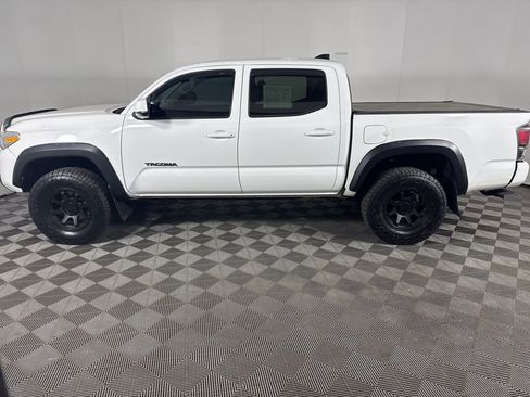 Used 2022 Toyota Tacoma SR AWD/4WD image 6