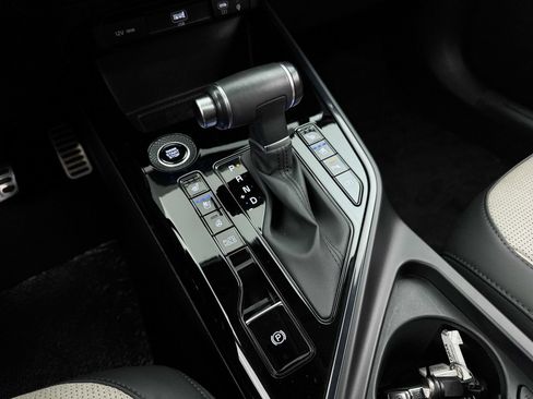 Certified 2024 Kia Niro SX Touring FWD image 26