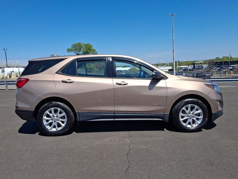 Used 2018 Chevrolet Equinox LS FWD image 7