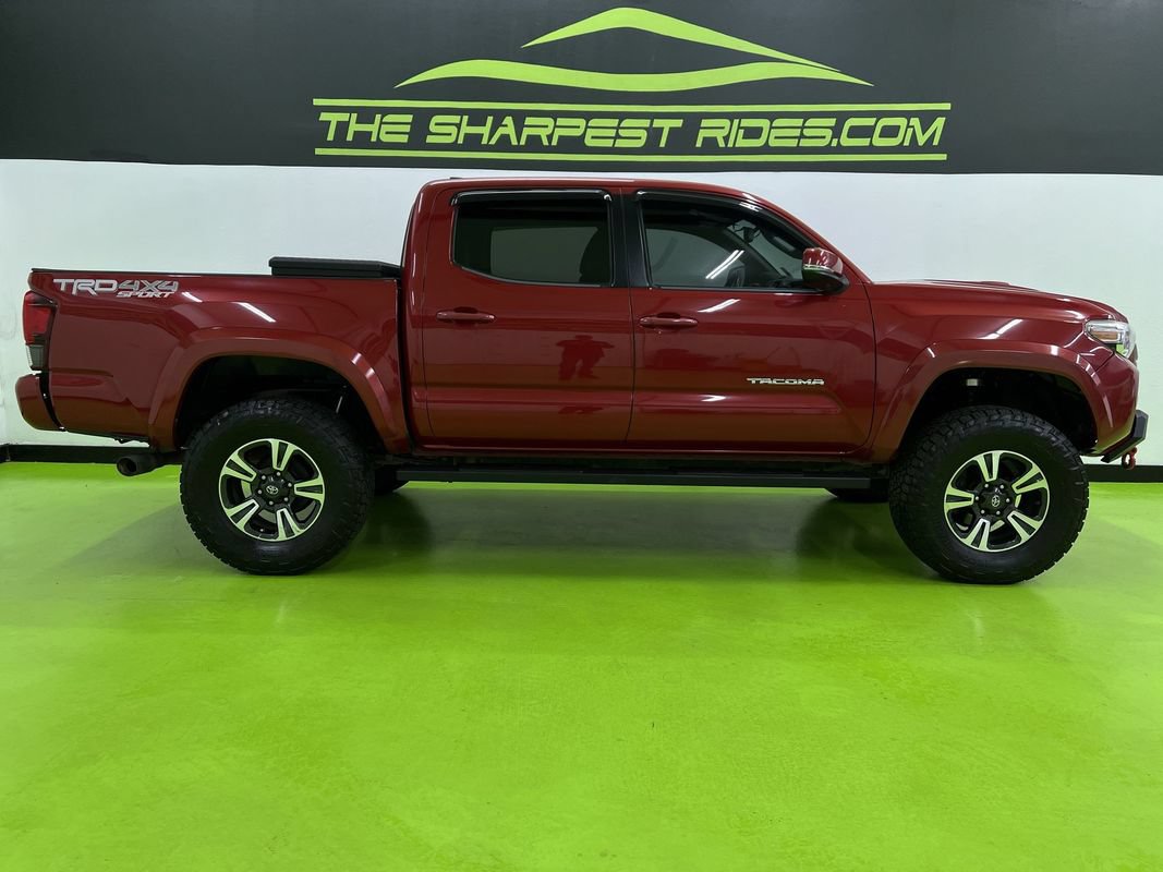 Used 2018 Toyota Tacoma TRD Sport AWD/4WD image 11