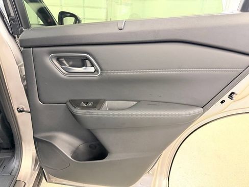 Used 2026 Nissan Rogue Platinum w/ Platinum Premium Package AWD/4WD image 32
