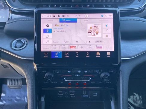 Used 2023 Jeep Grand Cherokee Overland w/ Luxury Tech Group IV image 11