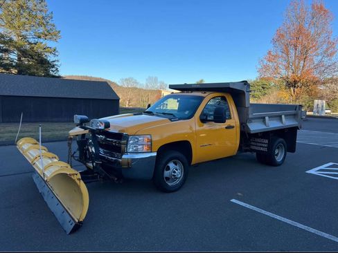 Used 2010 Chevrolet Silverado 3500 W/T w/ Snow Plow Prep Package image 4