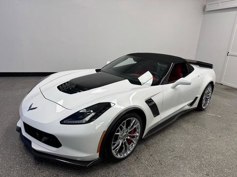 Used 2015 Chevrolet Corvette Z06 w/ 3LZ Preferred Equipment Group RWD image 25