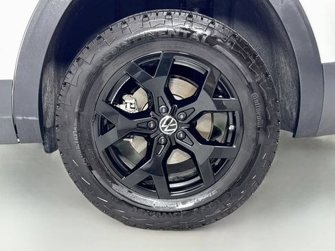 Used 2024 Volkswagen Atlas Peak Edition SE AWD/4WD image 10