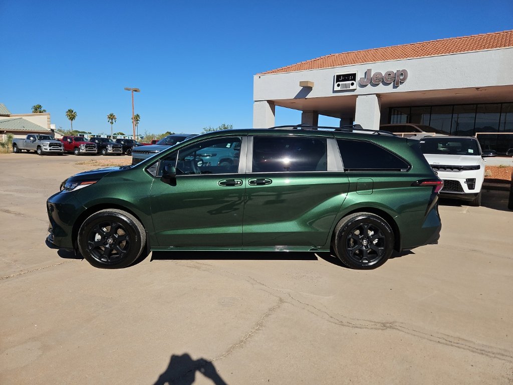 Used 2025 Toyota Sienna XLE Woodland Edition AWD/4WD image 2