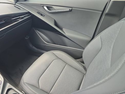 New 2026 Kia Niro FWD image 16