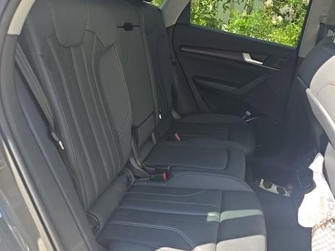 Used 2023 Audi Q5 e Premium w/ Convenience Package image 3