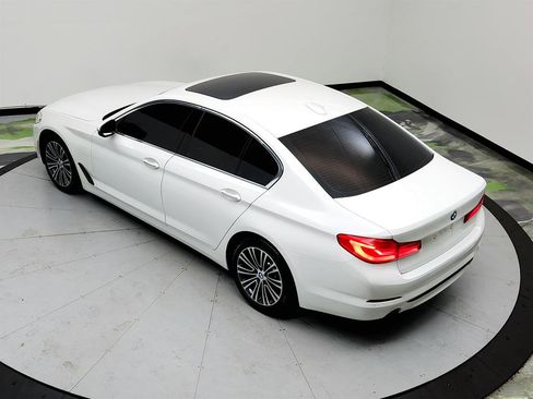 Used 2017 BMW 530i xDrive image 36