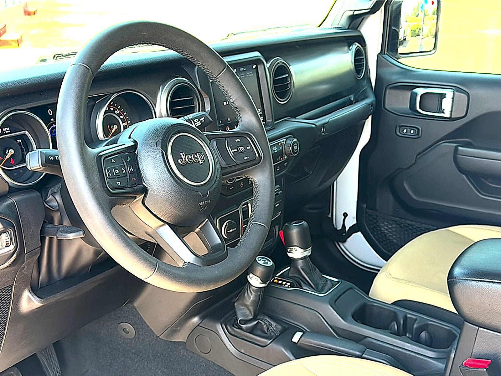 Used 2023 Jeep Gladiator Sport AWD/4WD image 12