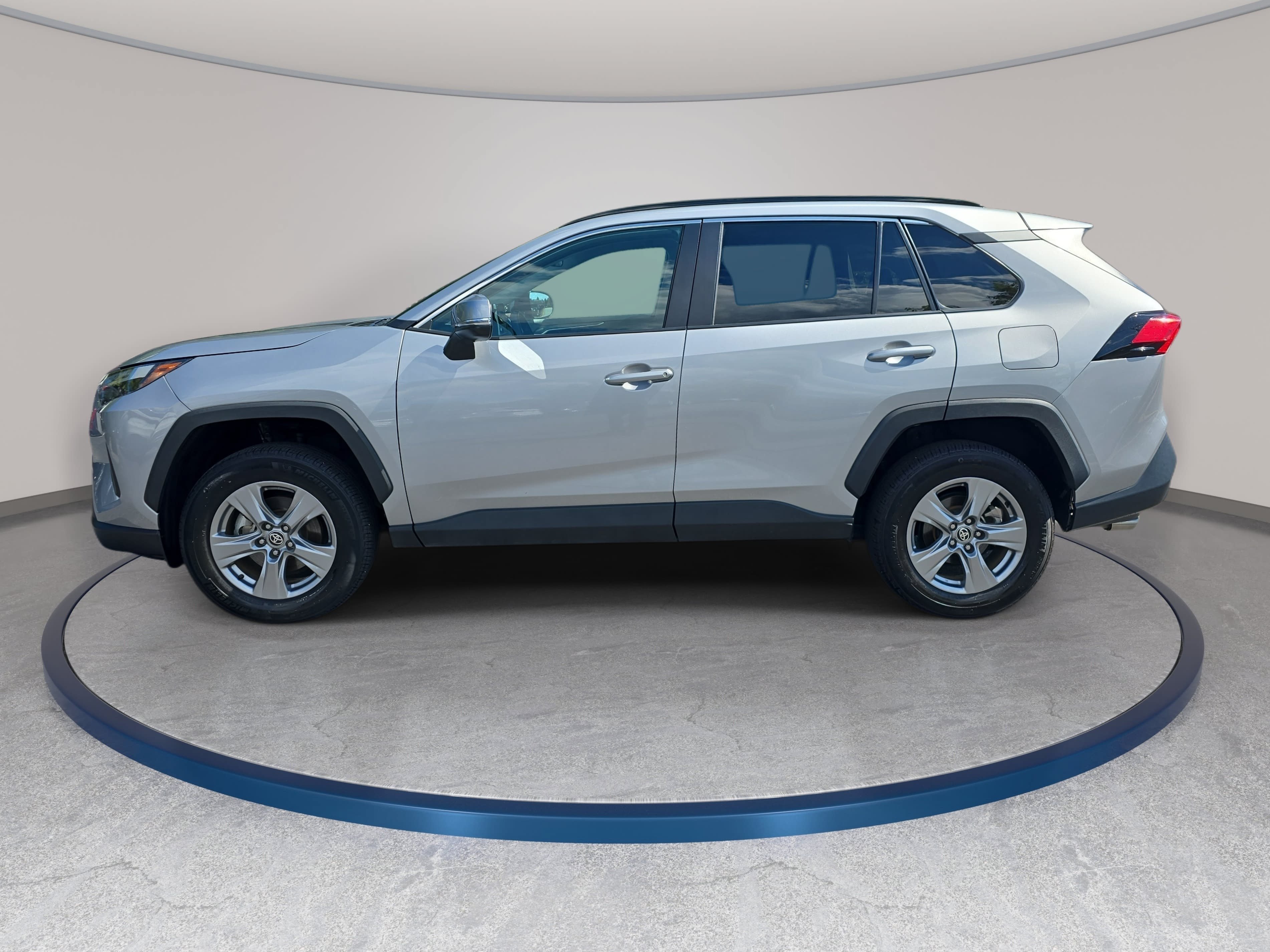 Used 2024 Toyota RAV4 XLE FWD image 8