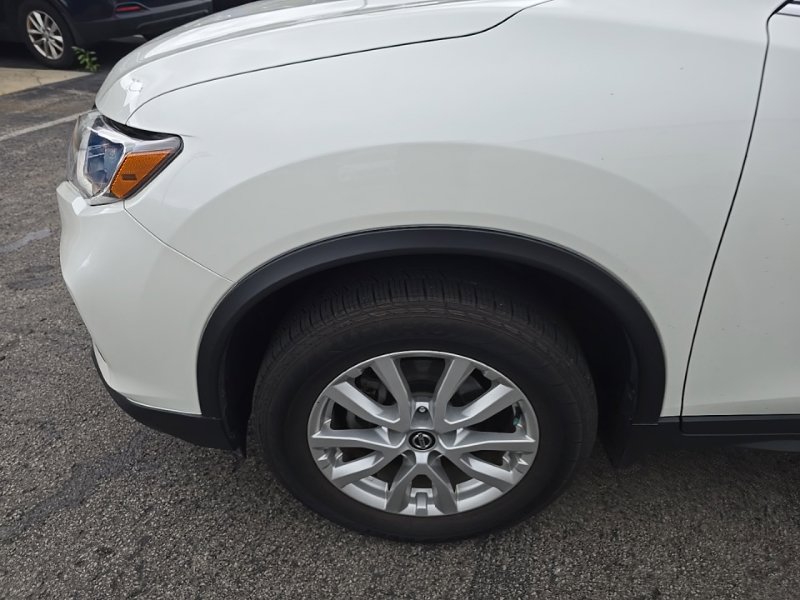 Used 2018 Nissan Rogue SV AWD/4WD image 10