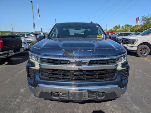 Used 2023 Chevrolet Silverado 1500 LT w/ Z71 Off-Road Package AWD/4WD image 2