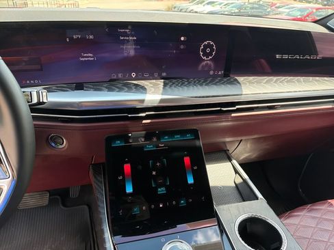 Used 2025 Cadillac Escalade ESV Sport w/ Touring Package AWD/4WD image 27