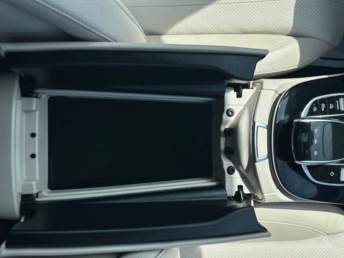 Used 2017 Mercedes-Benz E 300 4MATIC image 35