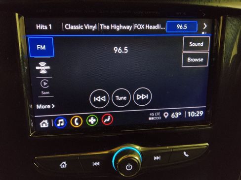 Used 2023 Chevrolet Traverse LT image 25