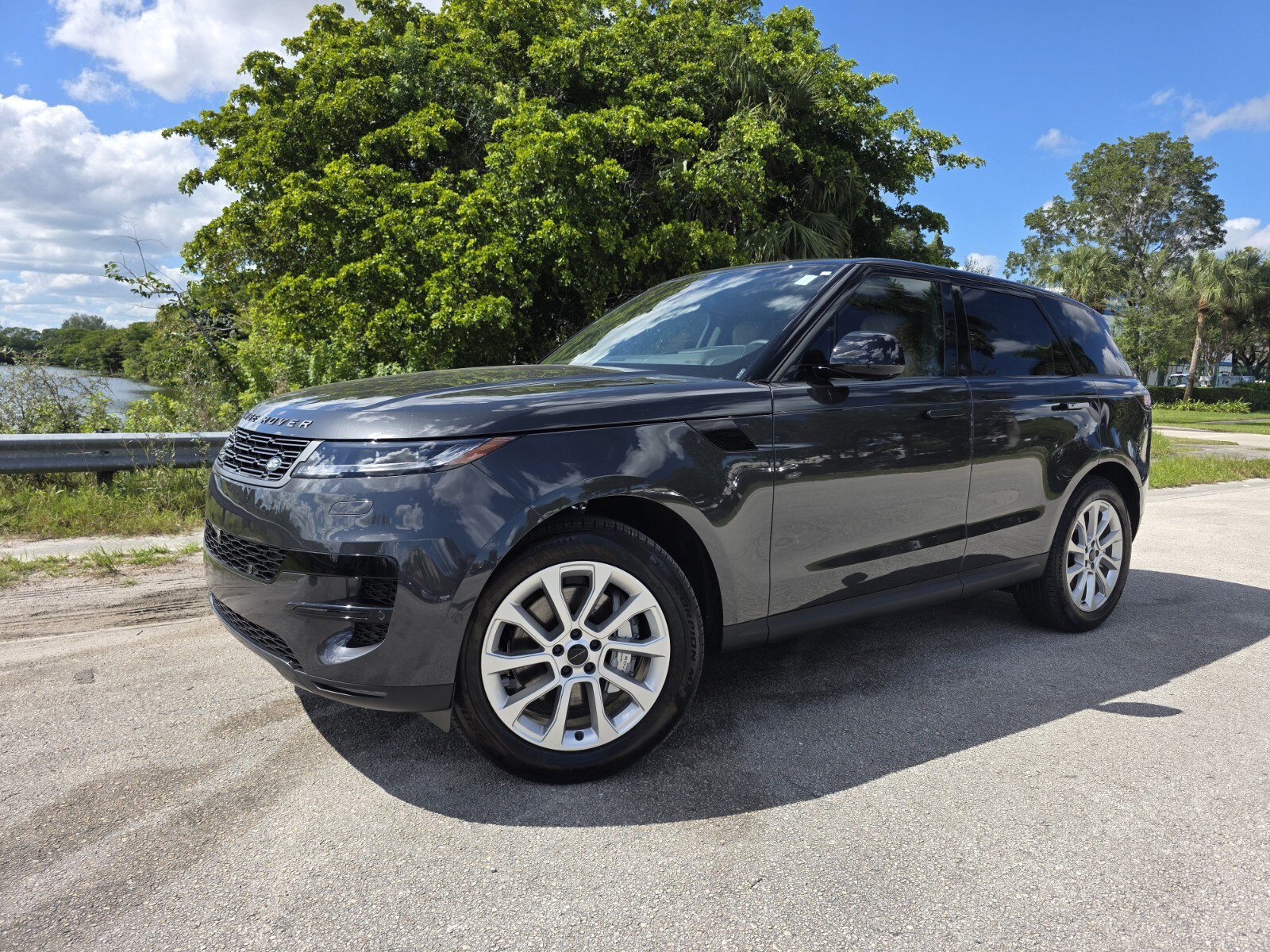 New 2027 Land Rover Range Rover Sport SE AWD/4WD image 1