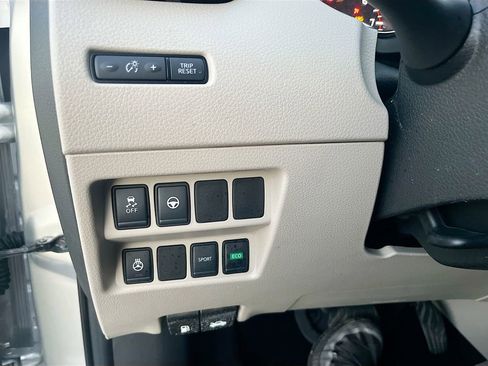 Used 2022 Nissan Rogue Sport SL FWD image 10