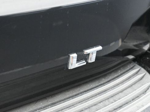 Used 2021 Chevrolet Suburban LT image 37